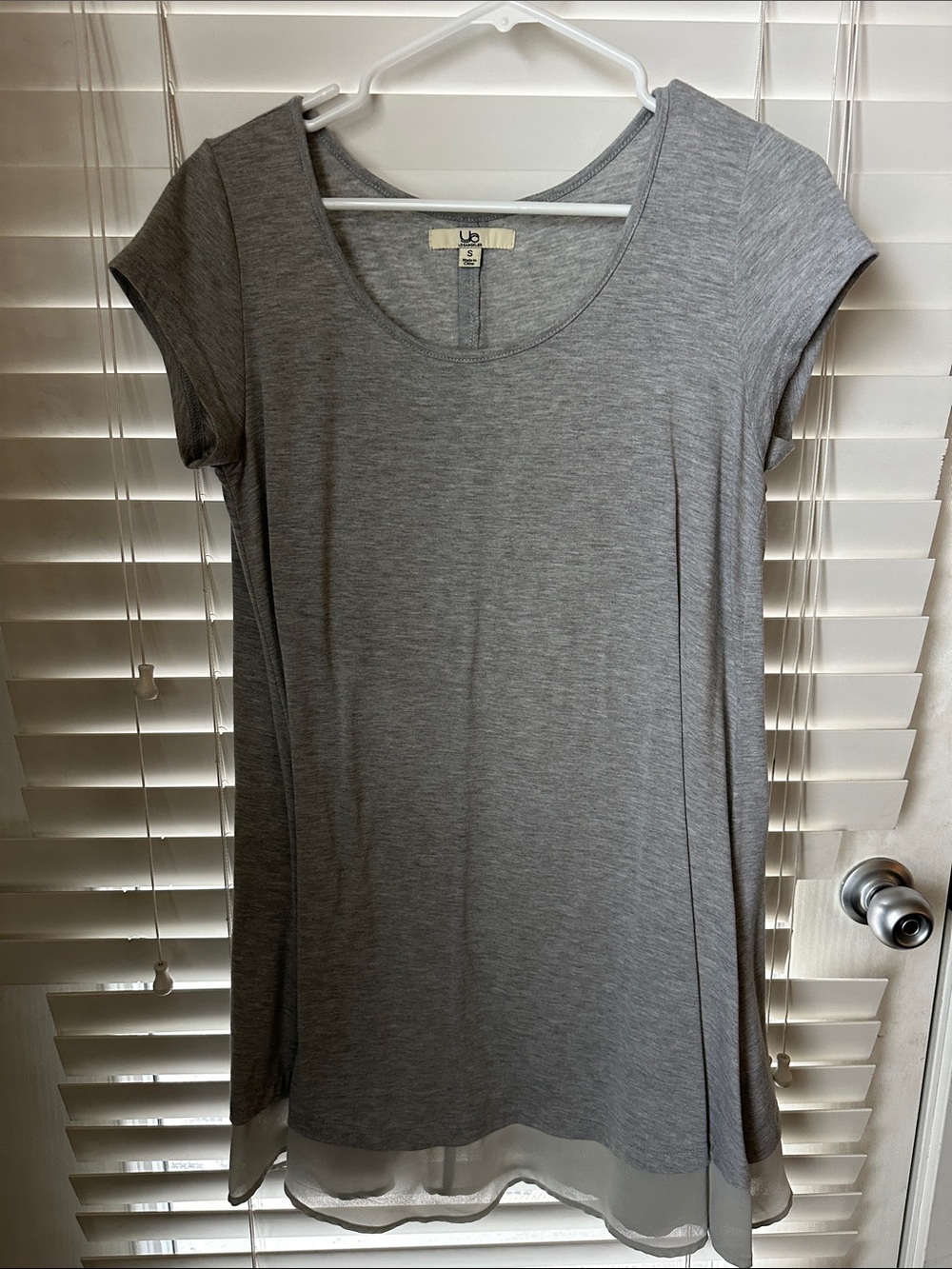 Gray Short-Sleeve Layered Hem Tunic Top